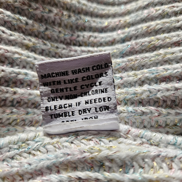 525 America Metallic Rainbow Vneckline Knit Fisherman Sweater Size Medium. - Picture 16 of 16